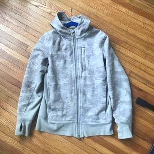 LULULEMON! Men’s gray camo Hoodie